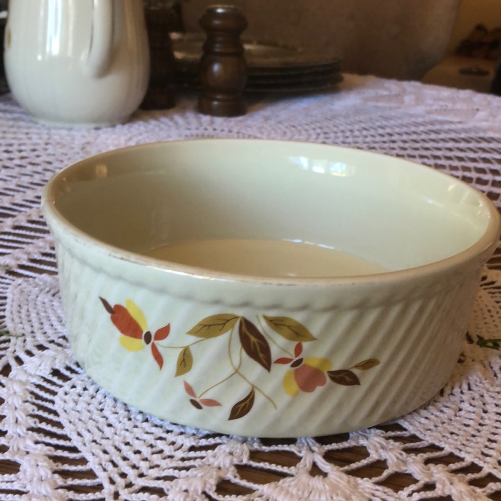 Hall’s Superior casserole dish